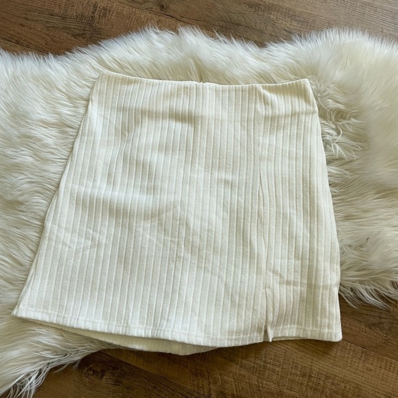 PRINCESS POLLY Human Movement White Mini Skirt - Picture 3 of 5